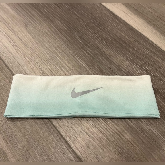 🌼 NIKE Ombré Blue/White Headband - Picture 3 of 3